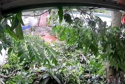 Nhanh cay gay chi mot phut sau khi nguoi nha vua roi san hinh anh