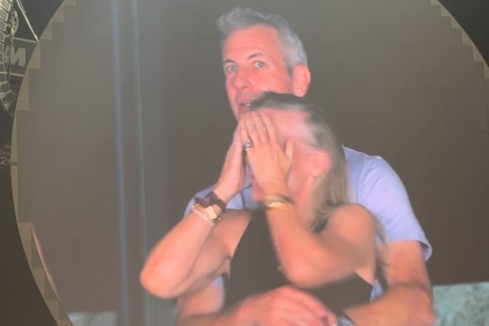 Nen lam gi khi bi boc me chuyen ngoai tinh nhu CEO Astronomer? hinh anh