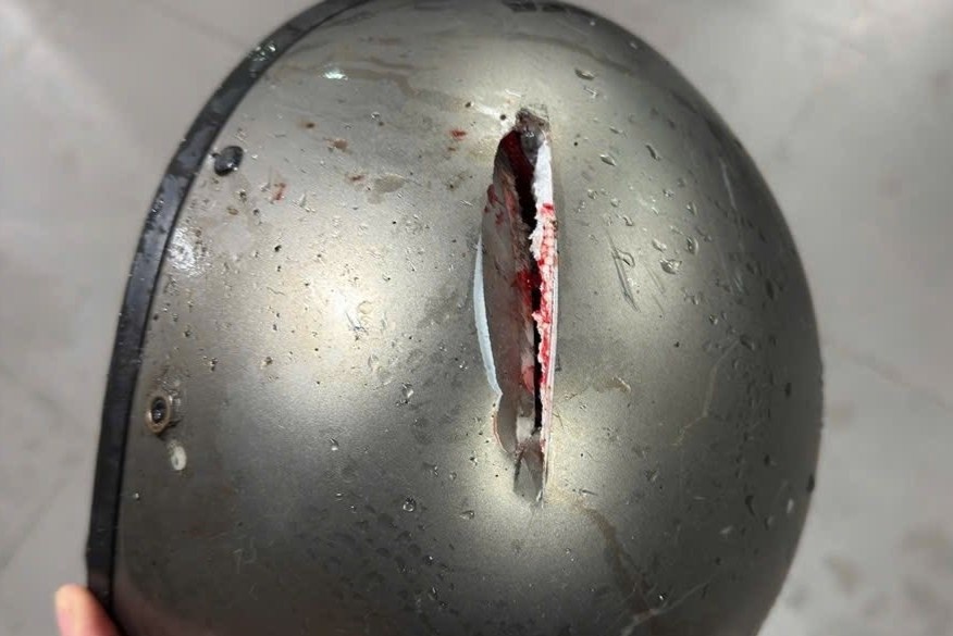 Vo so vi kinh roi, dam xuyen mu bao hiem giua dong loc o Ha Noi hinh anh