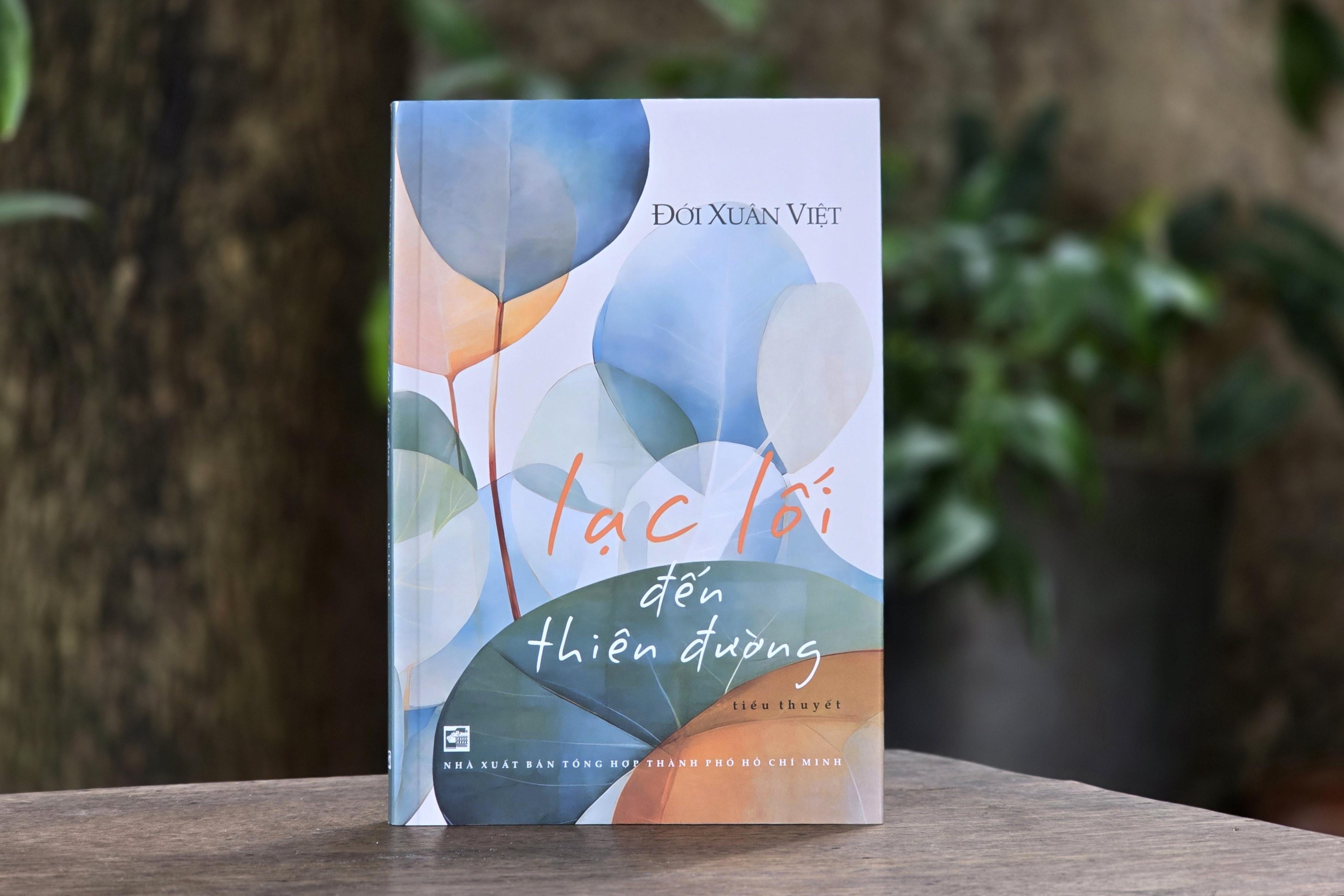 Dao dien Doi Xuan Viet ke chuyen tinh noi bom dan hinh anh