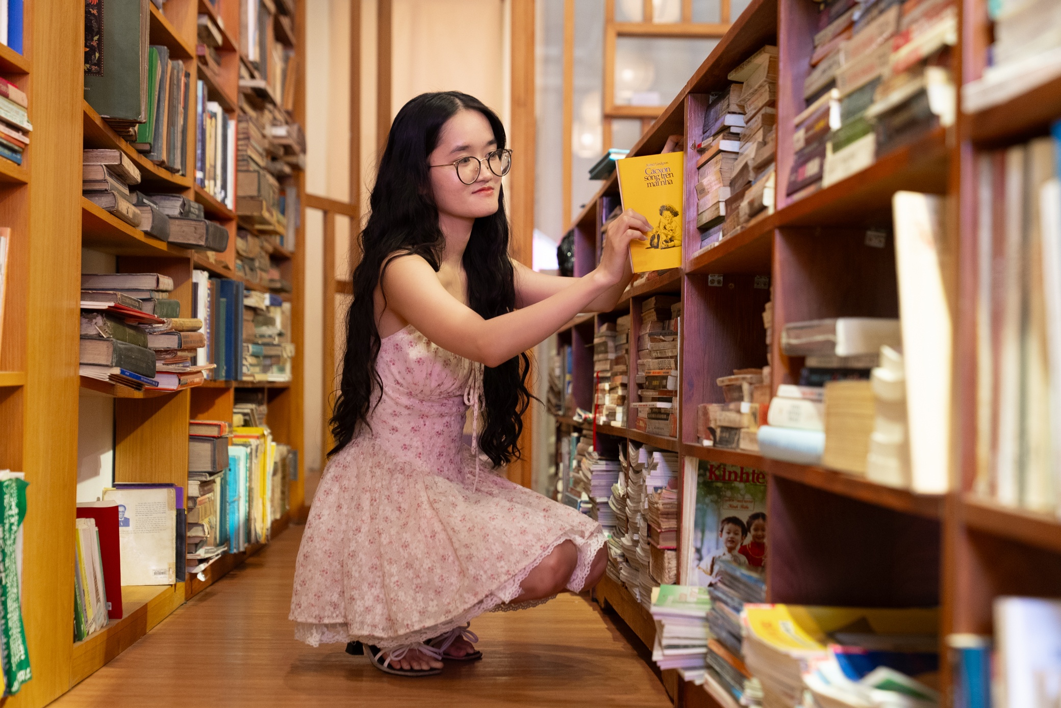 Khong gian thu vien 20 m2 chua hon 3.000 dau sach o TP.HCM hinh anh