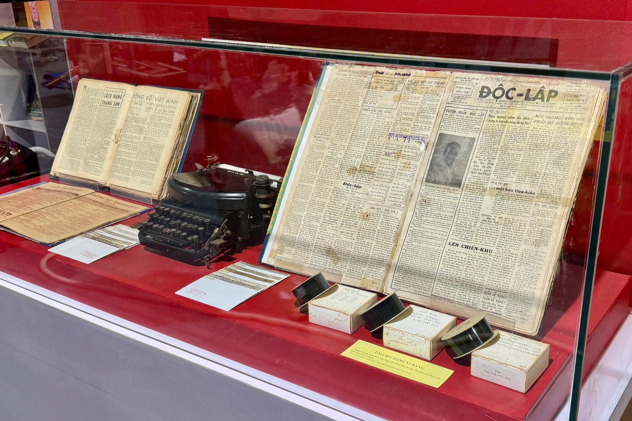 Khong gian 500 m2 tai hien thanh tuu 80 nam nganh xuat ban Viet Nam hinh anh