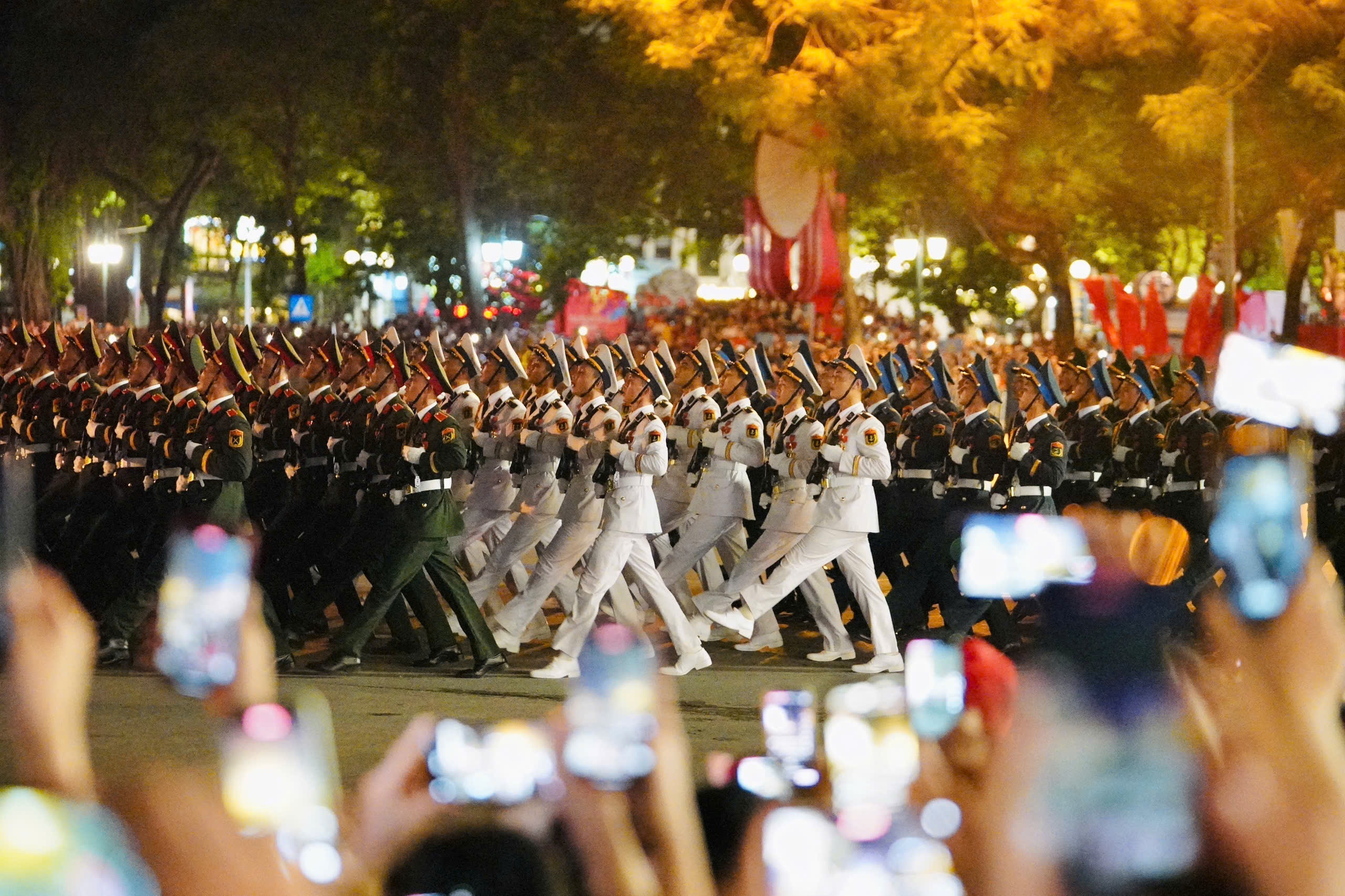 Dung de buoi dieu binh bi 'nhot' trong man hinh dien thoai hinh anh