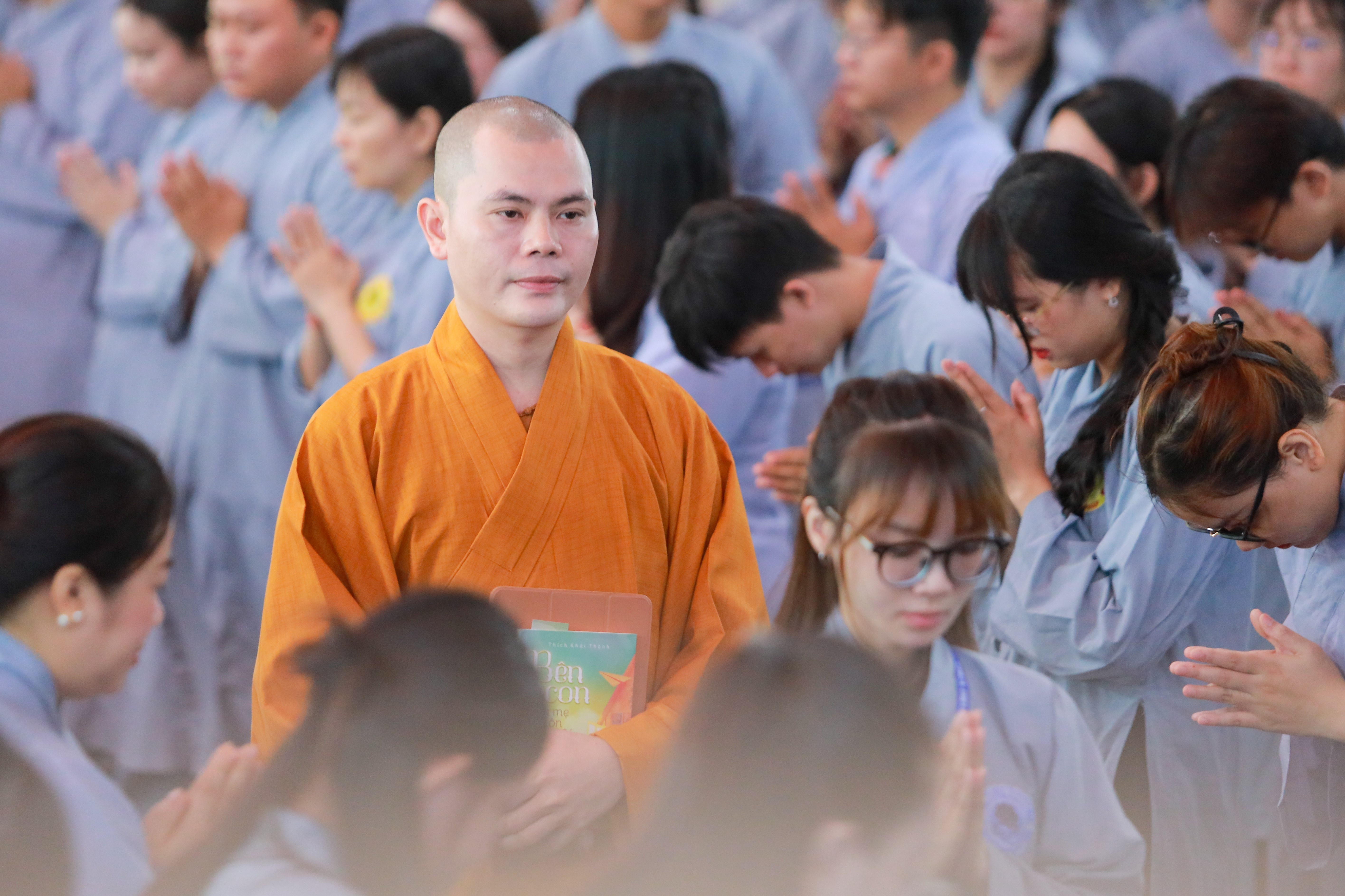 Nuoi con bang chanh niem hinh anh