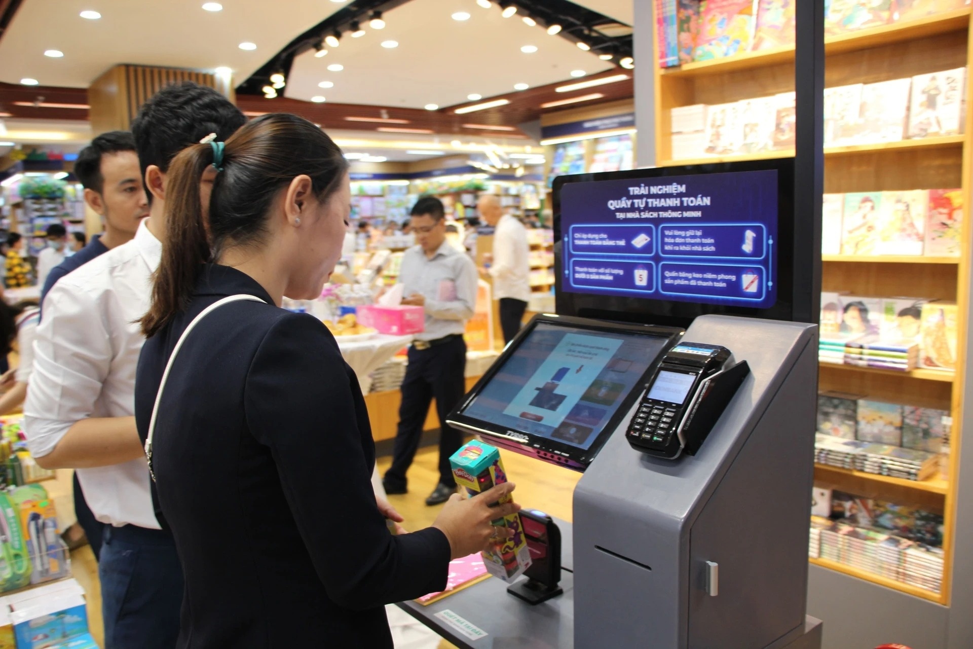 nha sach ca chep anh 2