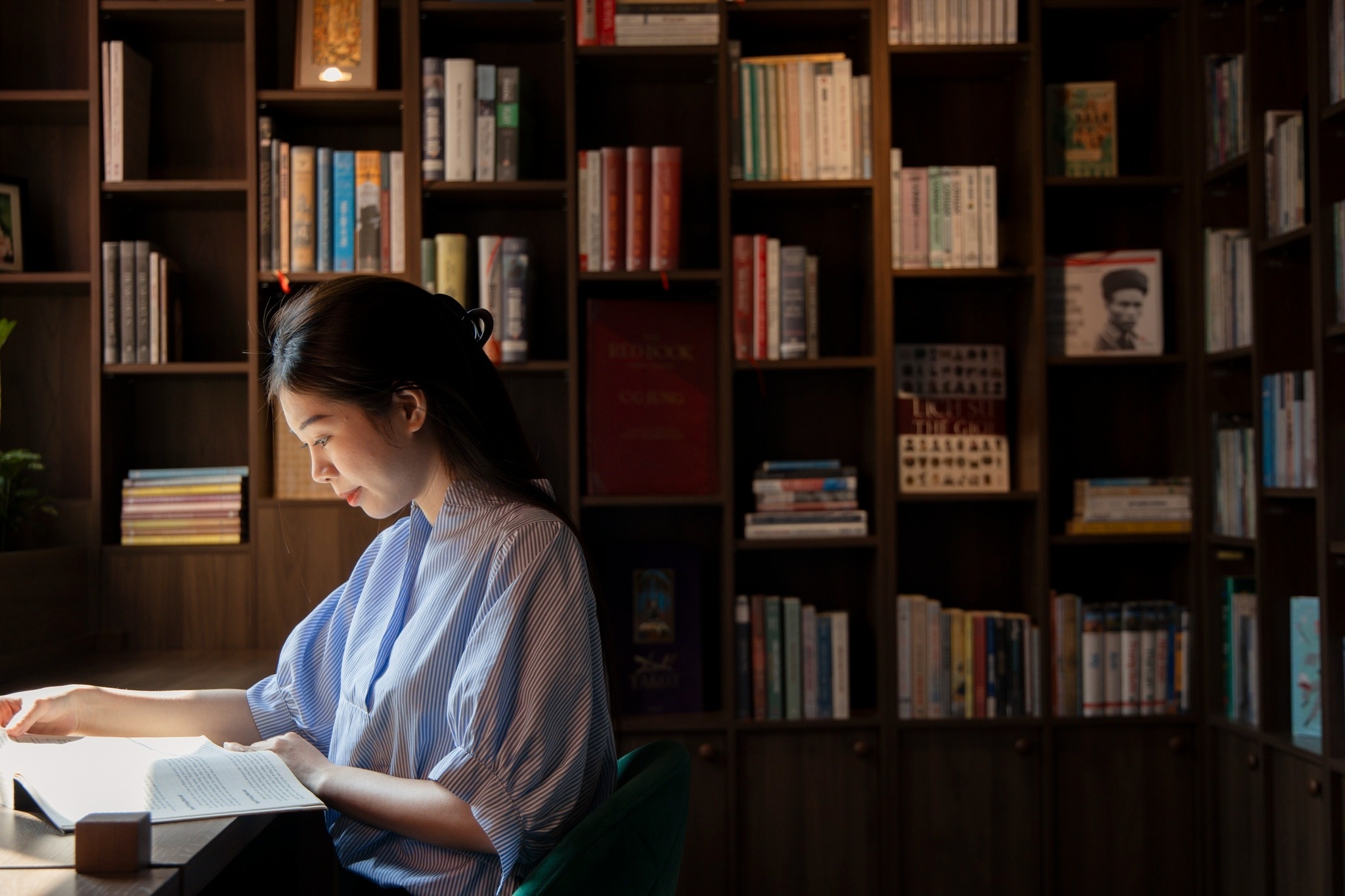 'Vu khi' cua nha sach truyen thong hinh anh