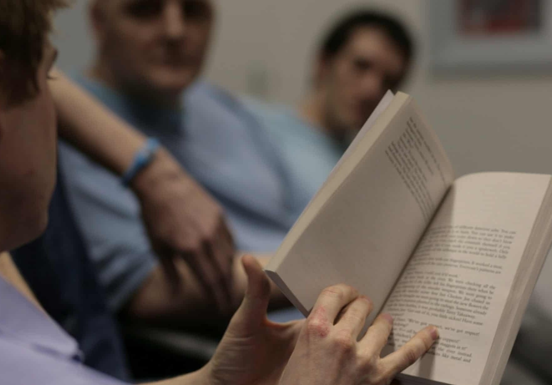 Tu nhan Uzbekistan duoc giam an neu doc sach hinh anh