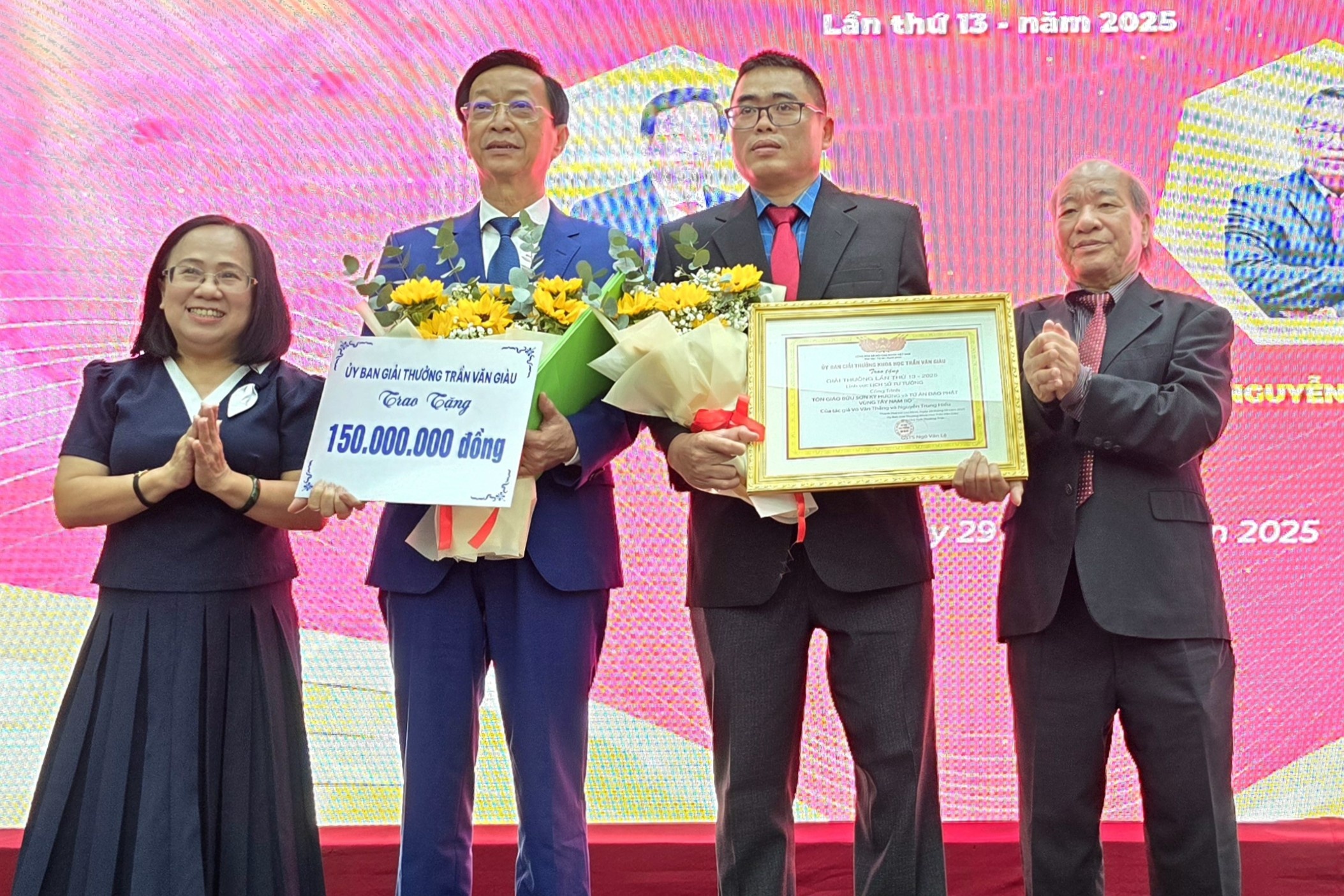 Giai Tran Van Giau 2025 vinh danh sach nghien cuu ton giao Nam Bo hinh anh