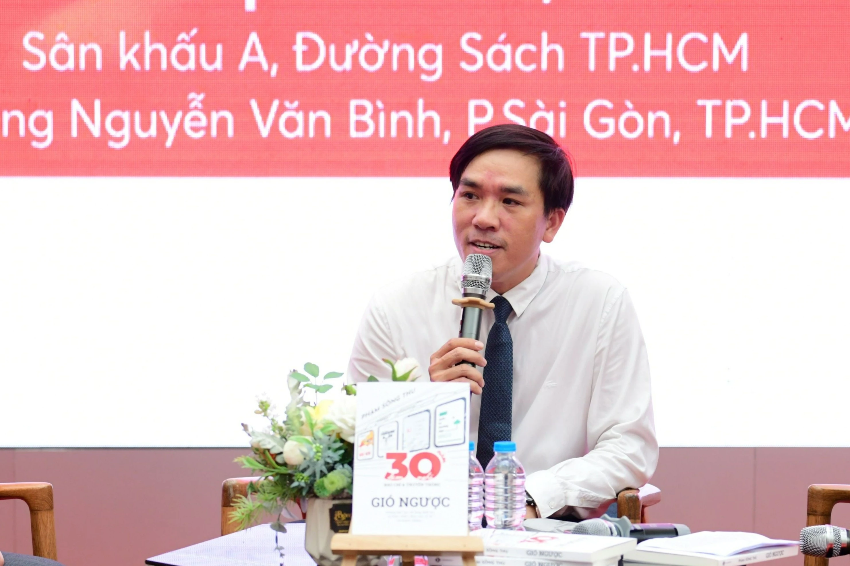 Chuyen lam nghe 30 nam cua mot nha bao hinh anh