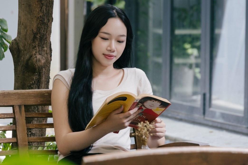 Quan ca phe TP.HCM tang 500.000 dong cho khach doc sach du 100 gio hinh anh