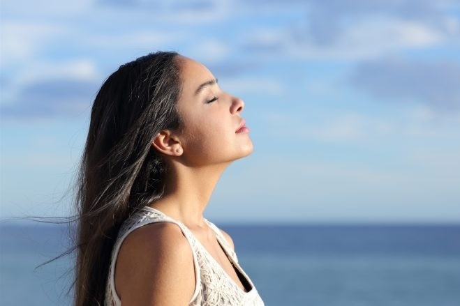 Cach hit tho don gian cai thien hon 90 van de suc khoe hinh anh