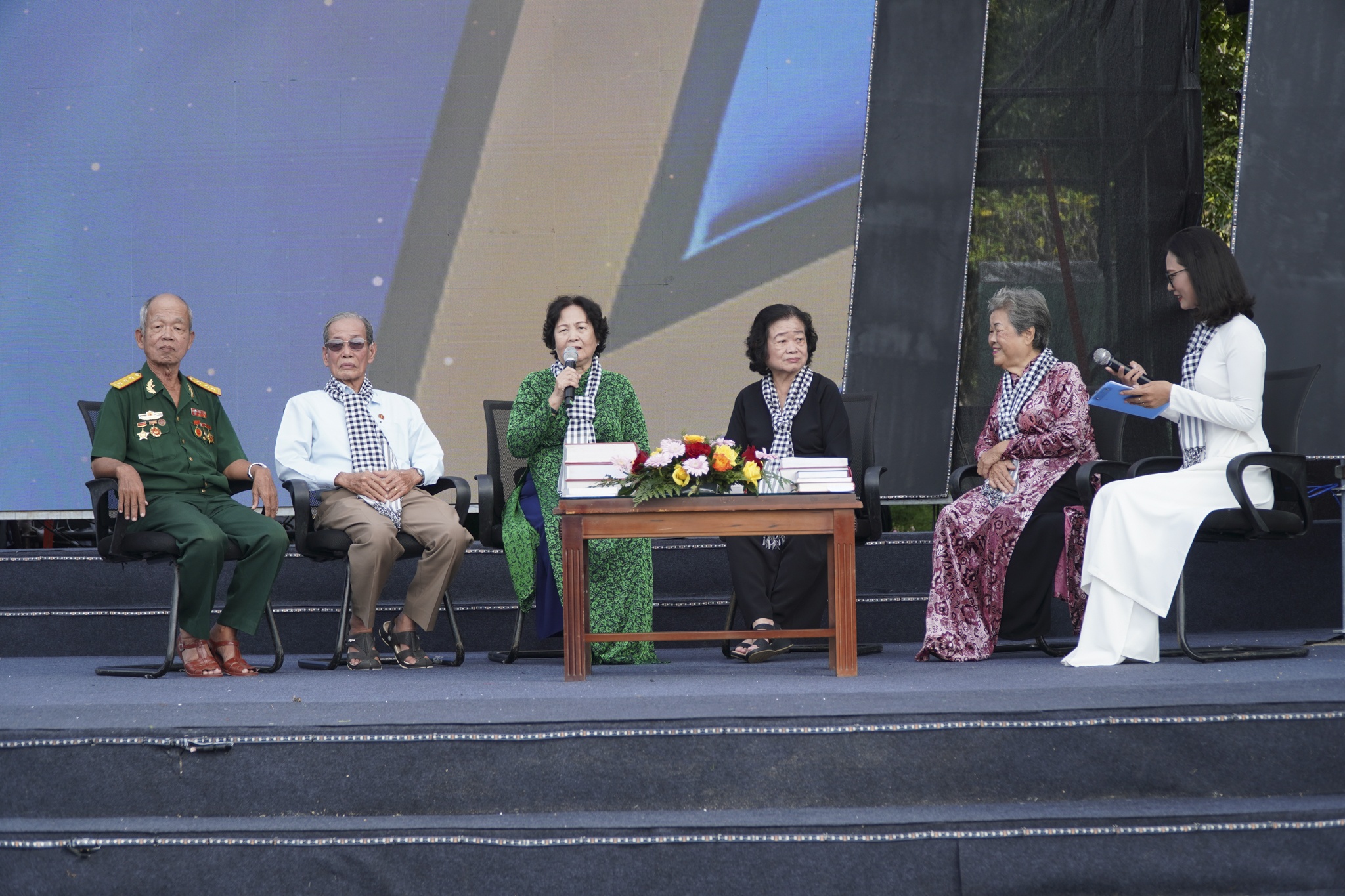 hoi sach con dao 2025 anh 26