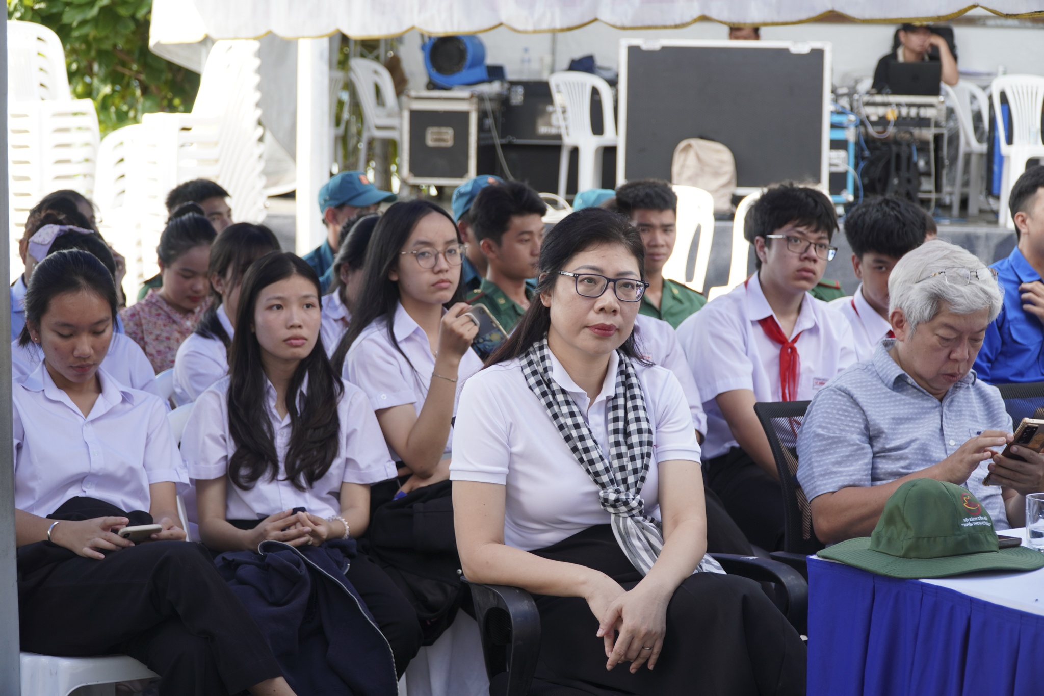 hoi sach con dao 2025 anh 28