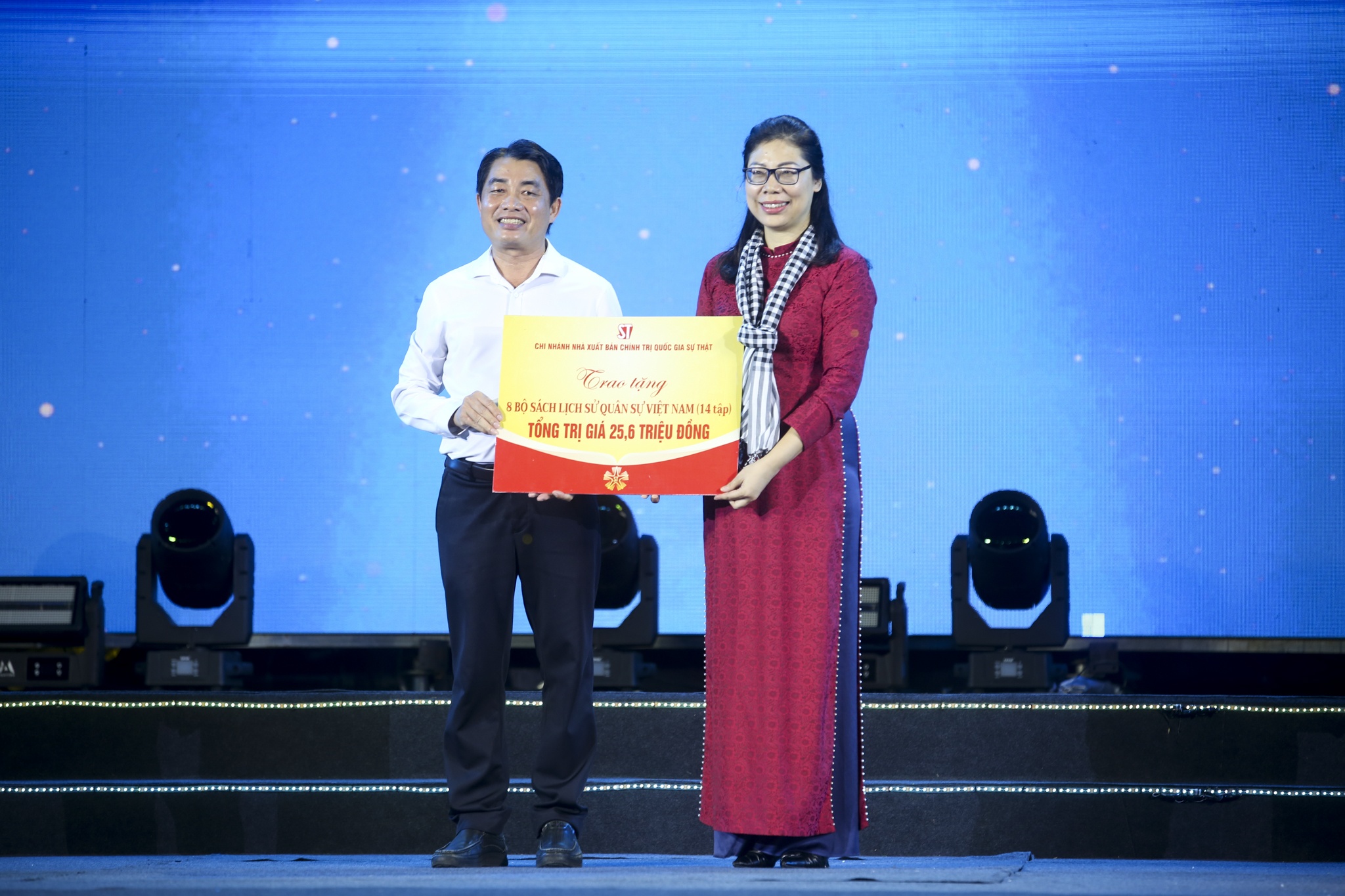 hoi sach con dao 2025 anh 10