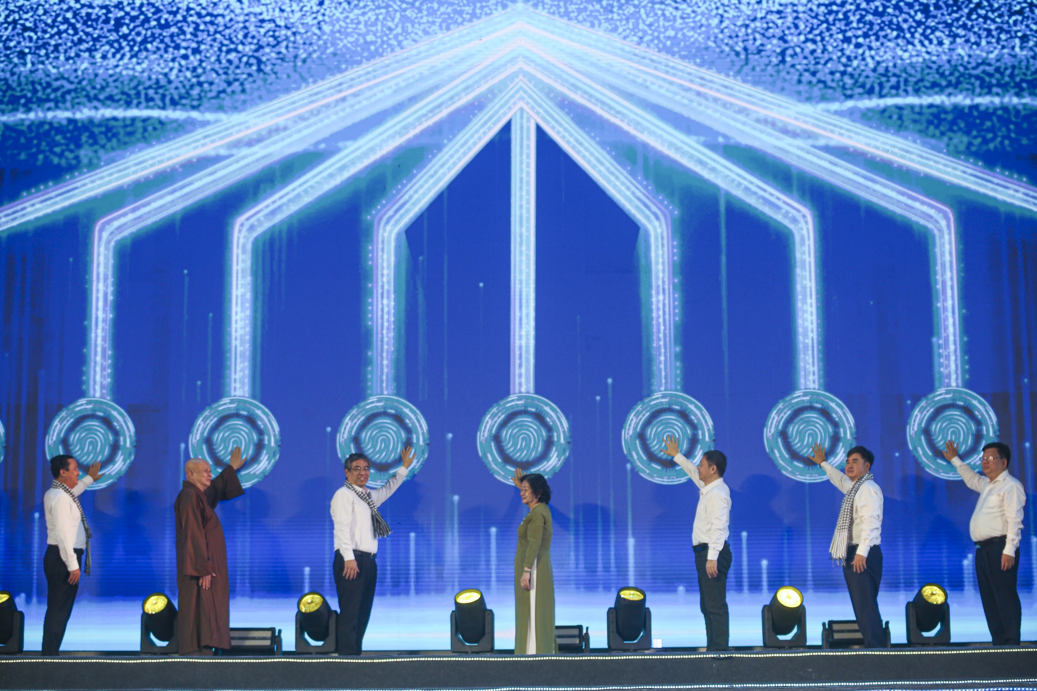 hoi sach con dao 2025 anh 13