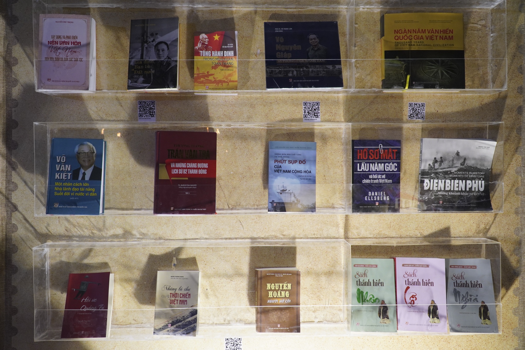 hoi sach con dao 2025 anh 20