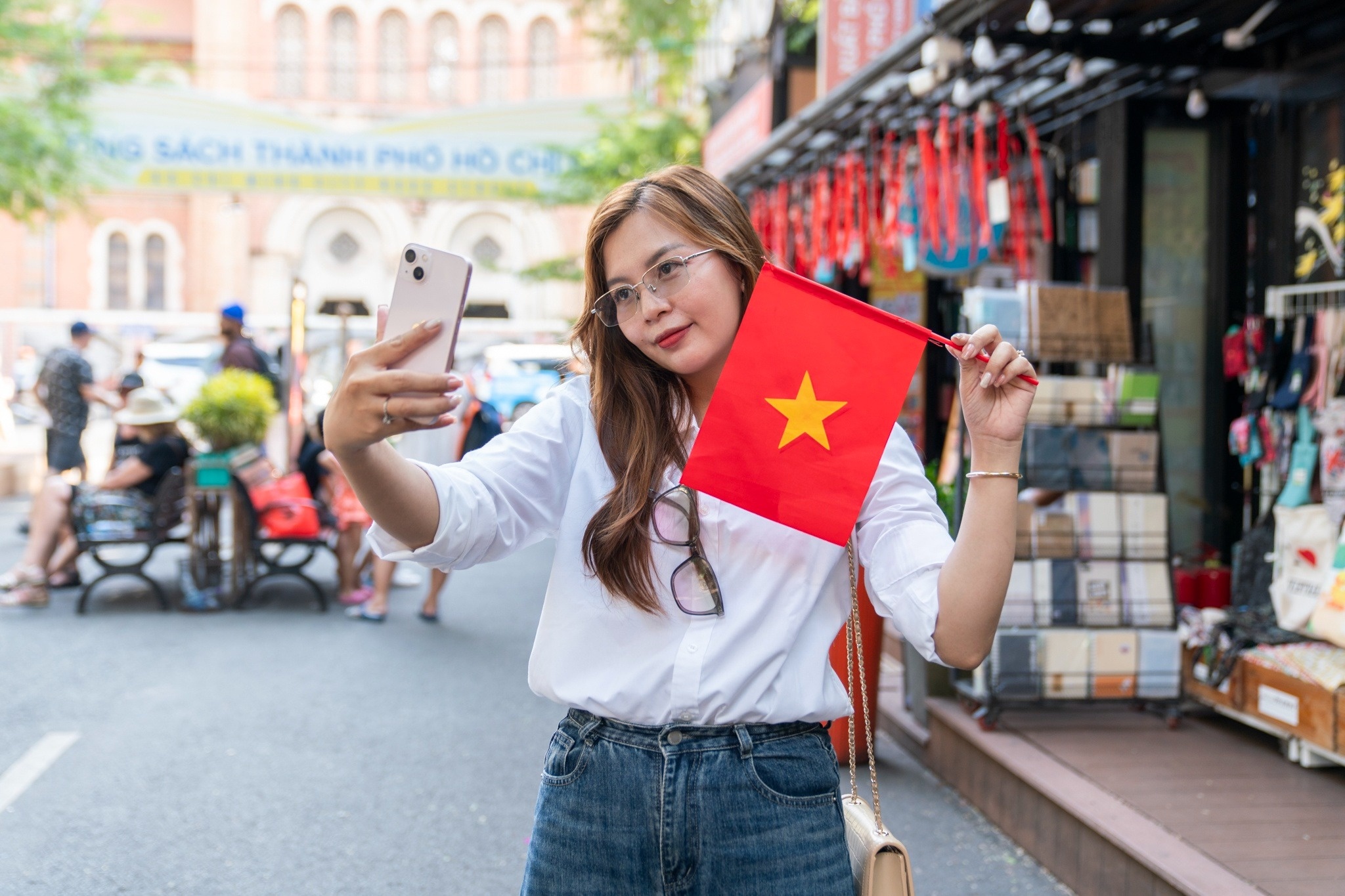 So Van hoa TP.HCM de nghi ho tro bai giu xe rieng cho Duong sach hinh anh