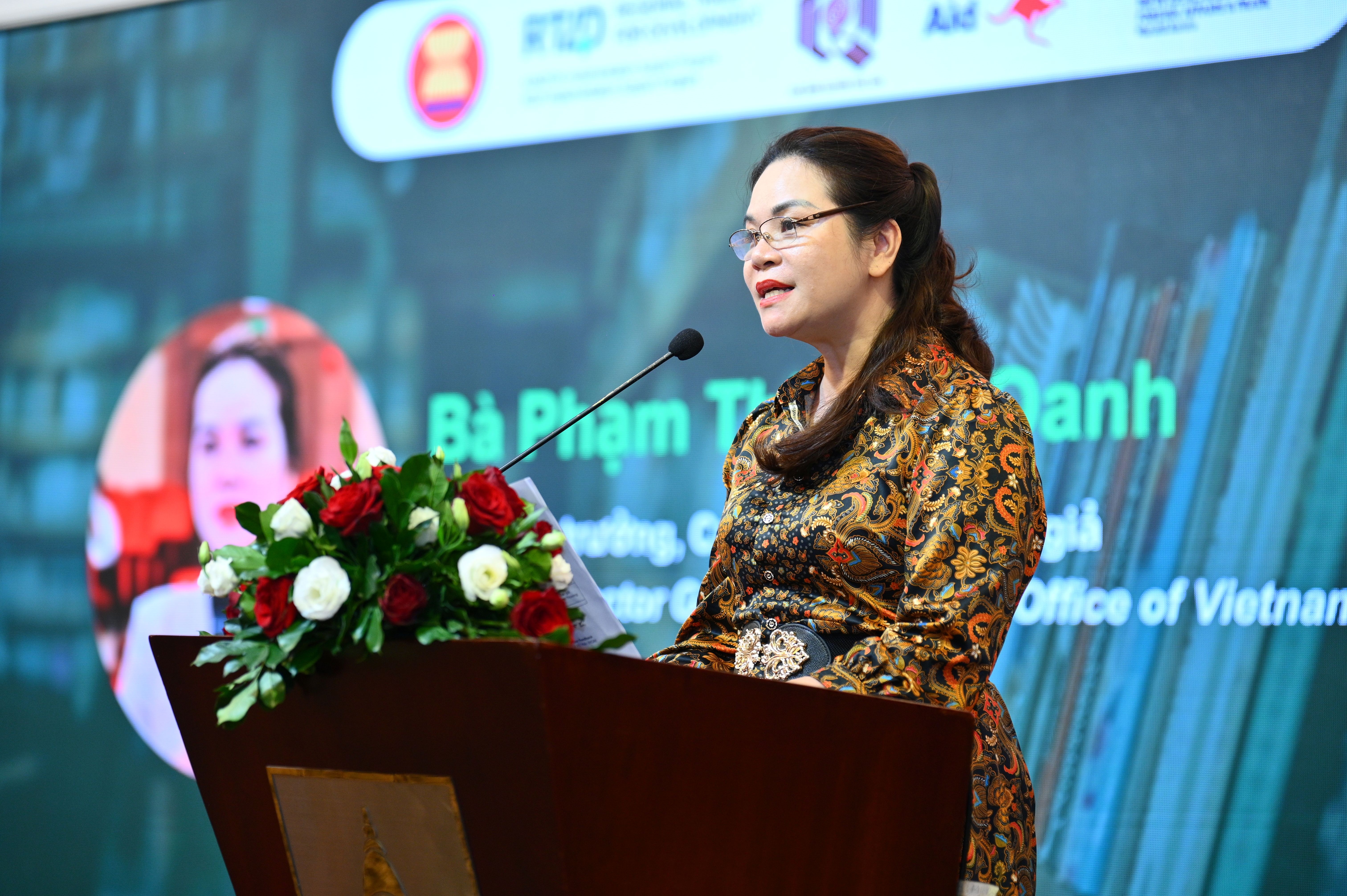 Thuc day tiep can sach cho nguoi khuyet tat chu in tai Viet Nam hinh anh