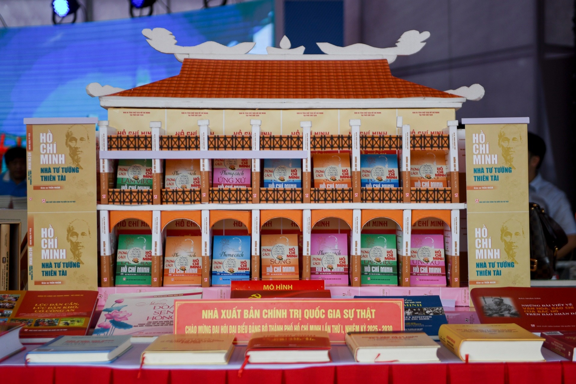 Trien lam bao chi - xuat ban khac hoa khat vong TP.HCM hinh anh