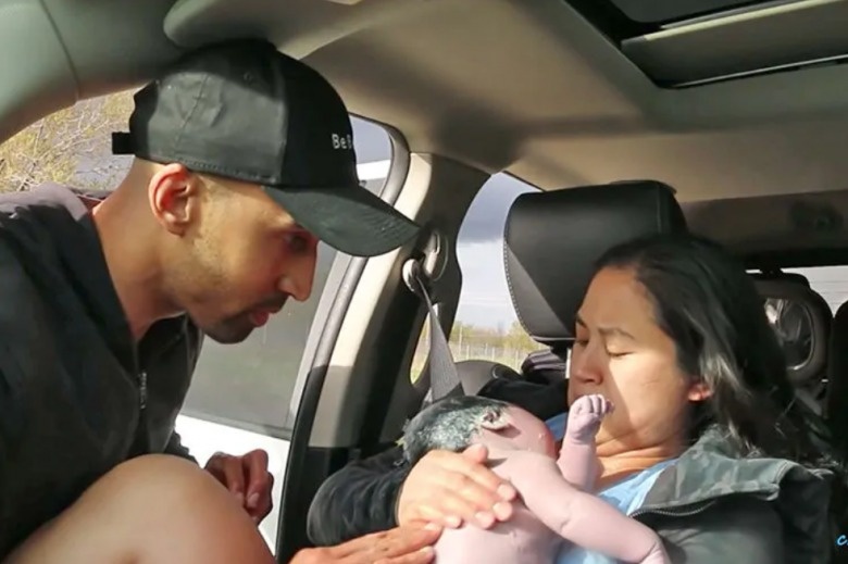 Lam sao xoay xo khi co nguoi chuyen da tren oto? hinh anh