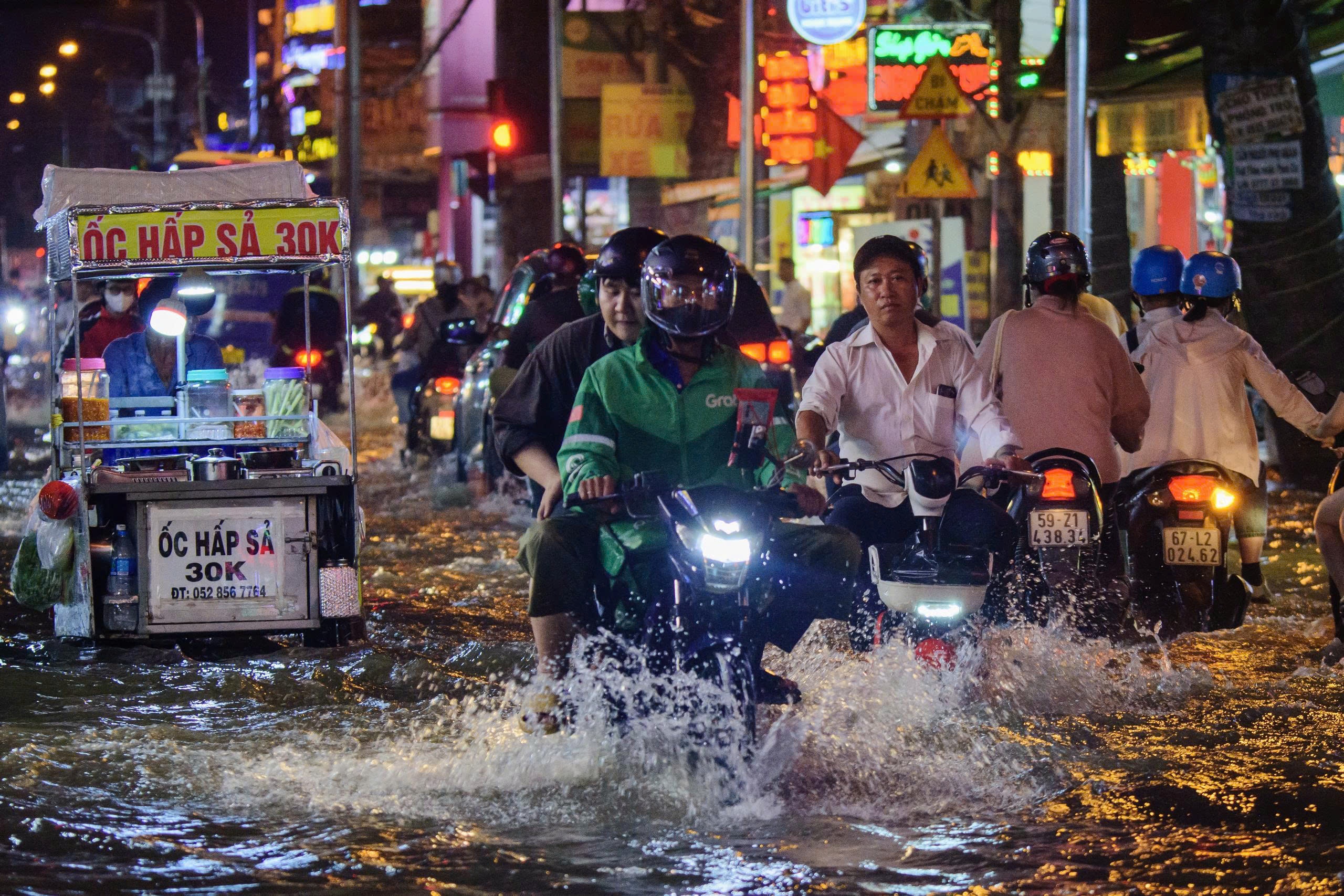 Nguoi dan TP.HCM vat va khi trieu cuong dat dinh hinh anh