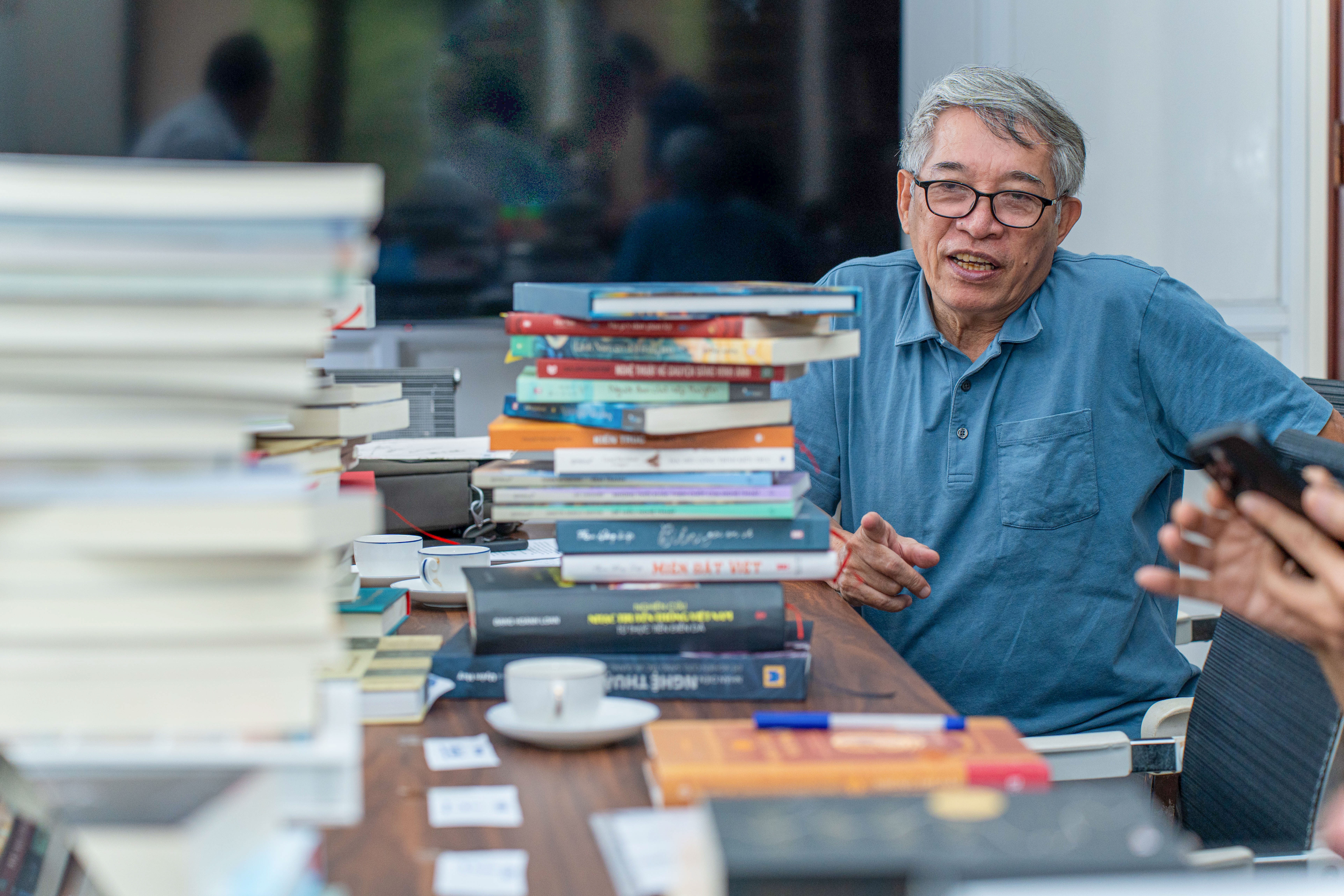 Khi ong giao lo viec ho hinh anh