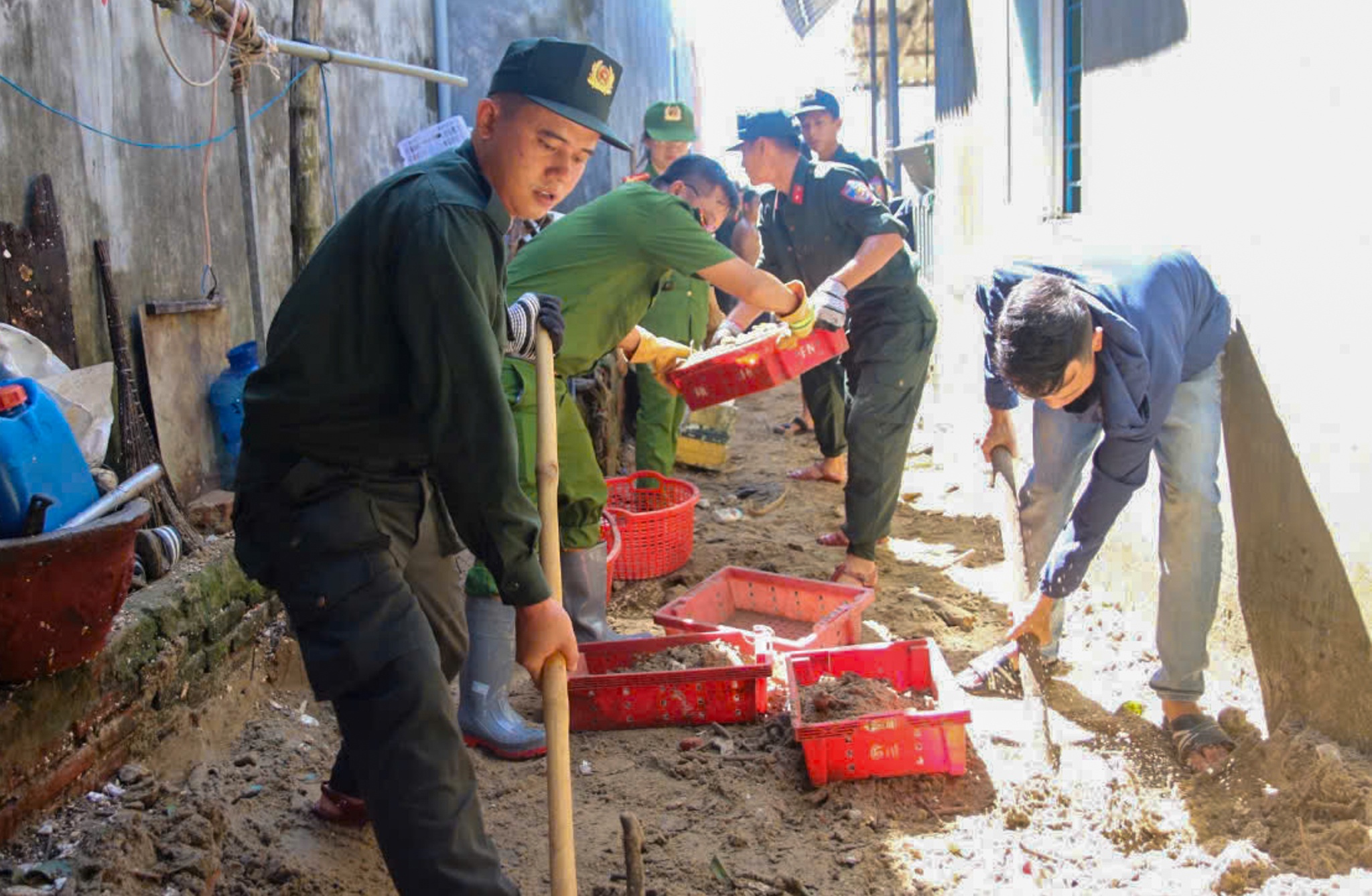 canh sat co dong anh 8