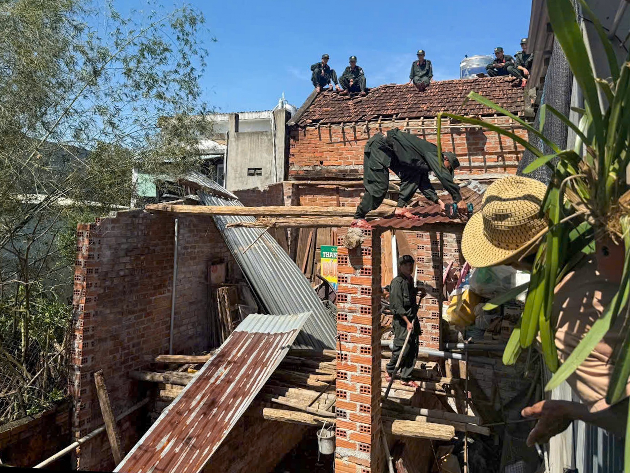 canh sat co dong anh 9