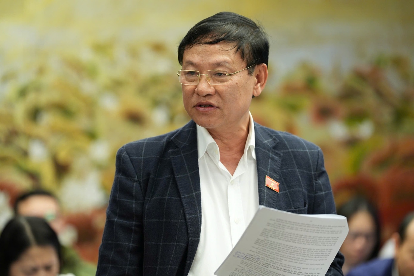 Dai bieu Quoc hoi ban khoan ve thoi gian cai nghien hinh anh