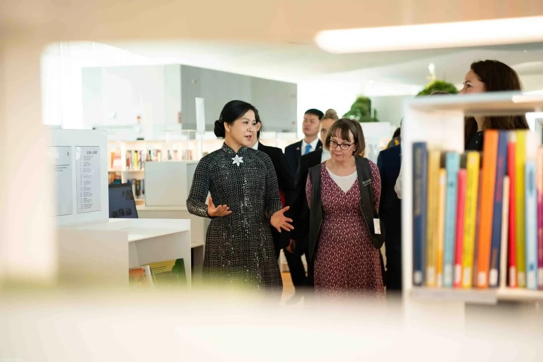 Lan toa van hoa quoc gia qua trang sach hinh anh