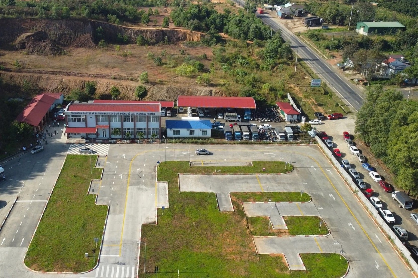 lai xe truot kiem tra anh 1