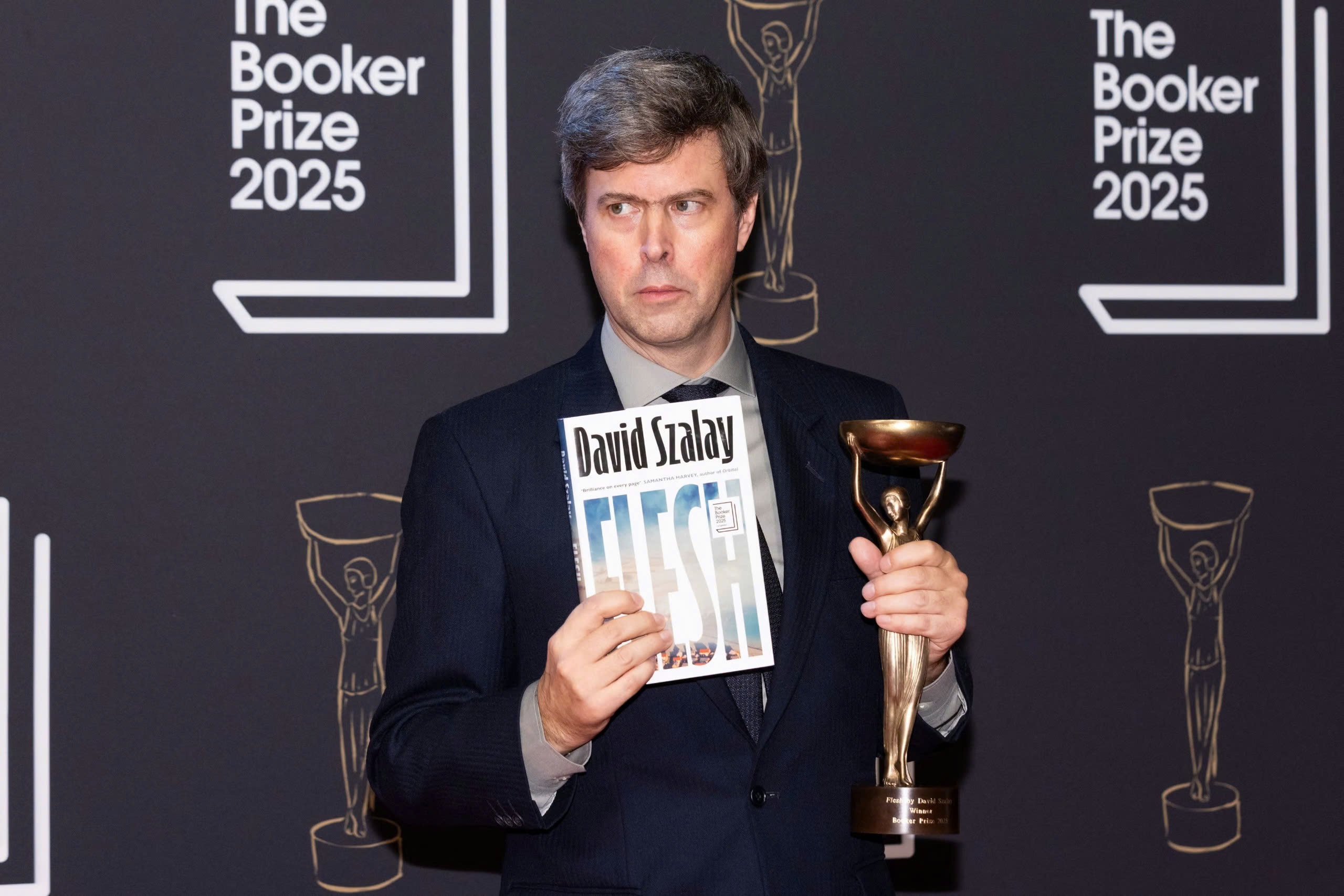 Tac pham doat giai Booker 2025: Co tich cua ke thu ba hinh anh