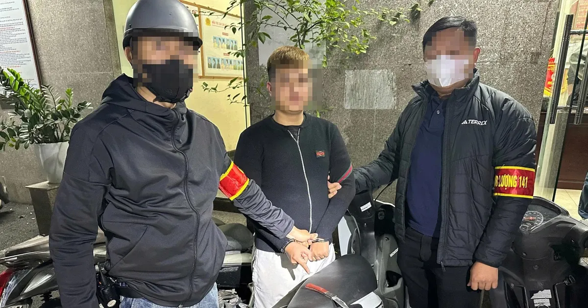 Bi truy duoi, nhom 'quai xe' dap vao dau xe may canh sat de bo tron hinh anh