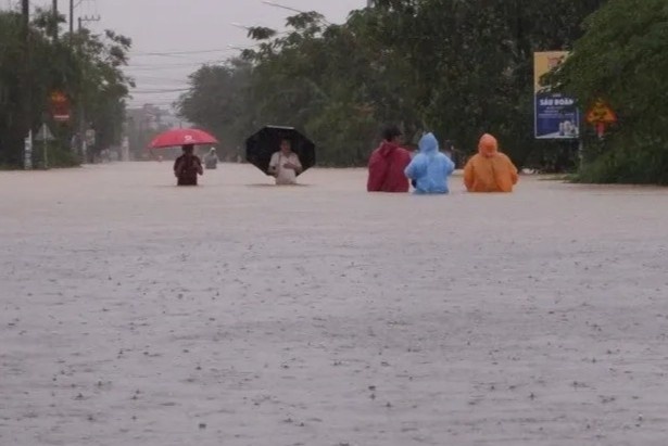 Dot mua lon o mien Trung se vuot muc du bao truoc do hinh anh
