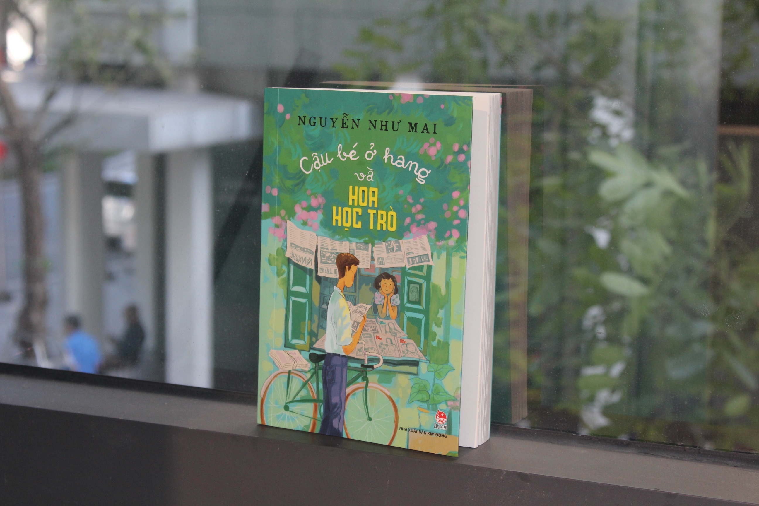 Thanh vien sang lap bao Hoa Hoc Tro ra mat hoi ky hinh anh