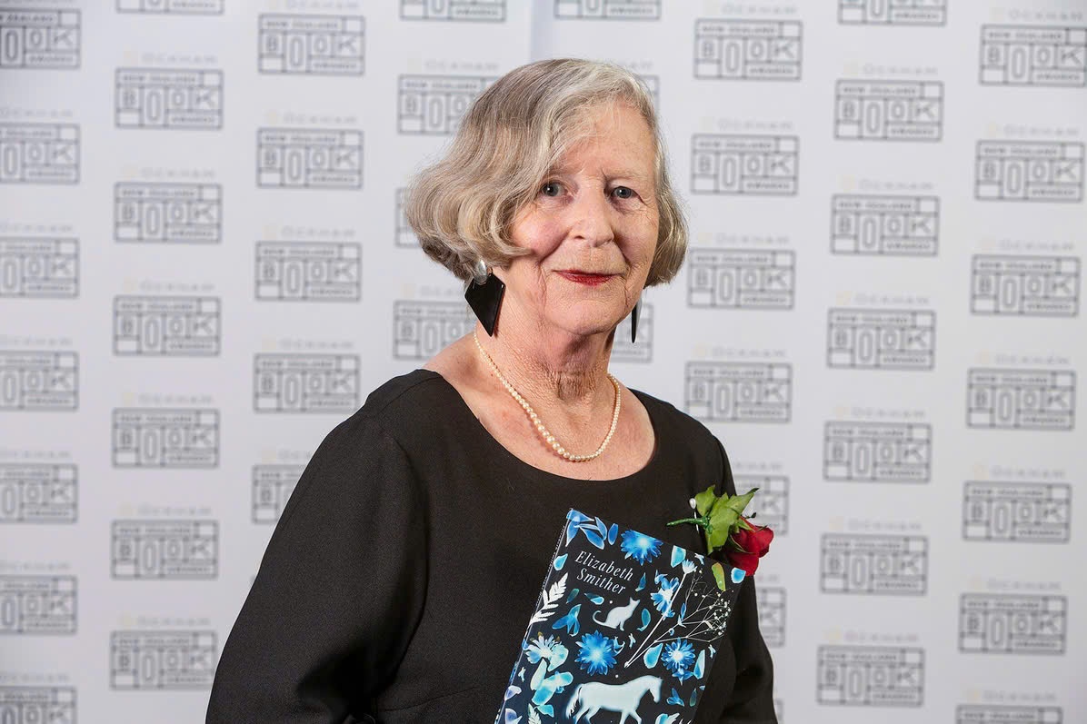 AI thiet ke bia sach anh 1