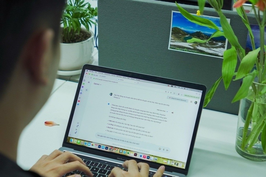 Can bo khong dung ChatGPT se tu bien minh thanh rao can? hinh anh