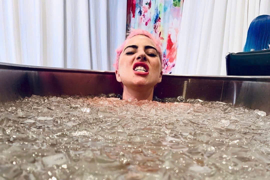 Nghich ly khoai cam sinh ra tu noi dau hinh anh