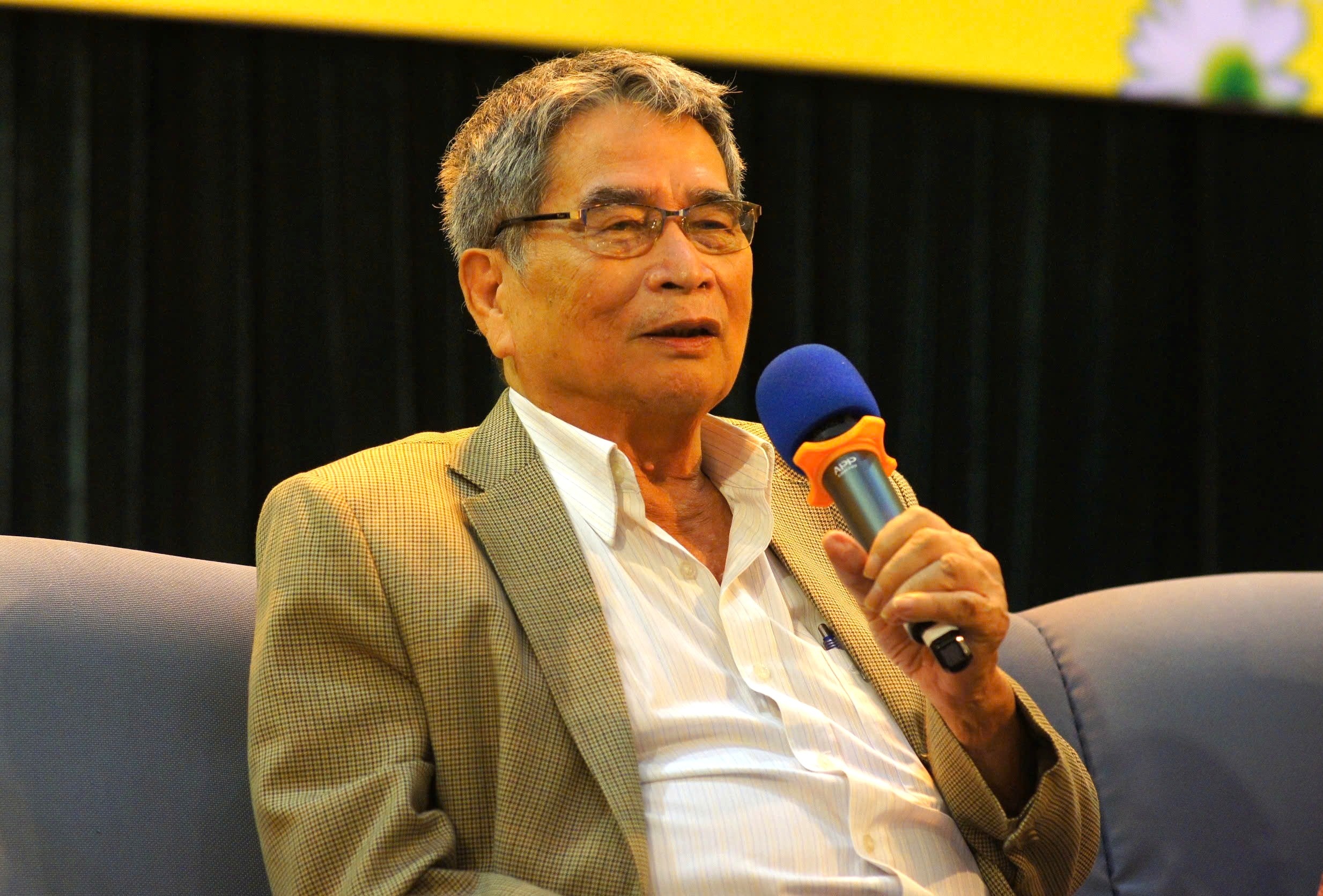 Bien kich ‘Dong tien xuong mau’ ban sach ung ho dong bao chiu lu lut hinh anh