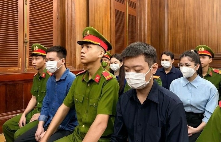 Tach vu an hinh su Cong ty Asia Life ve hanh vi san xuat hang gia hinh anh