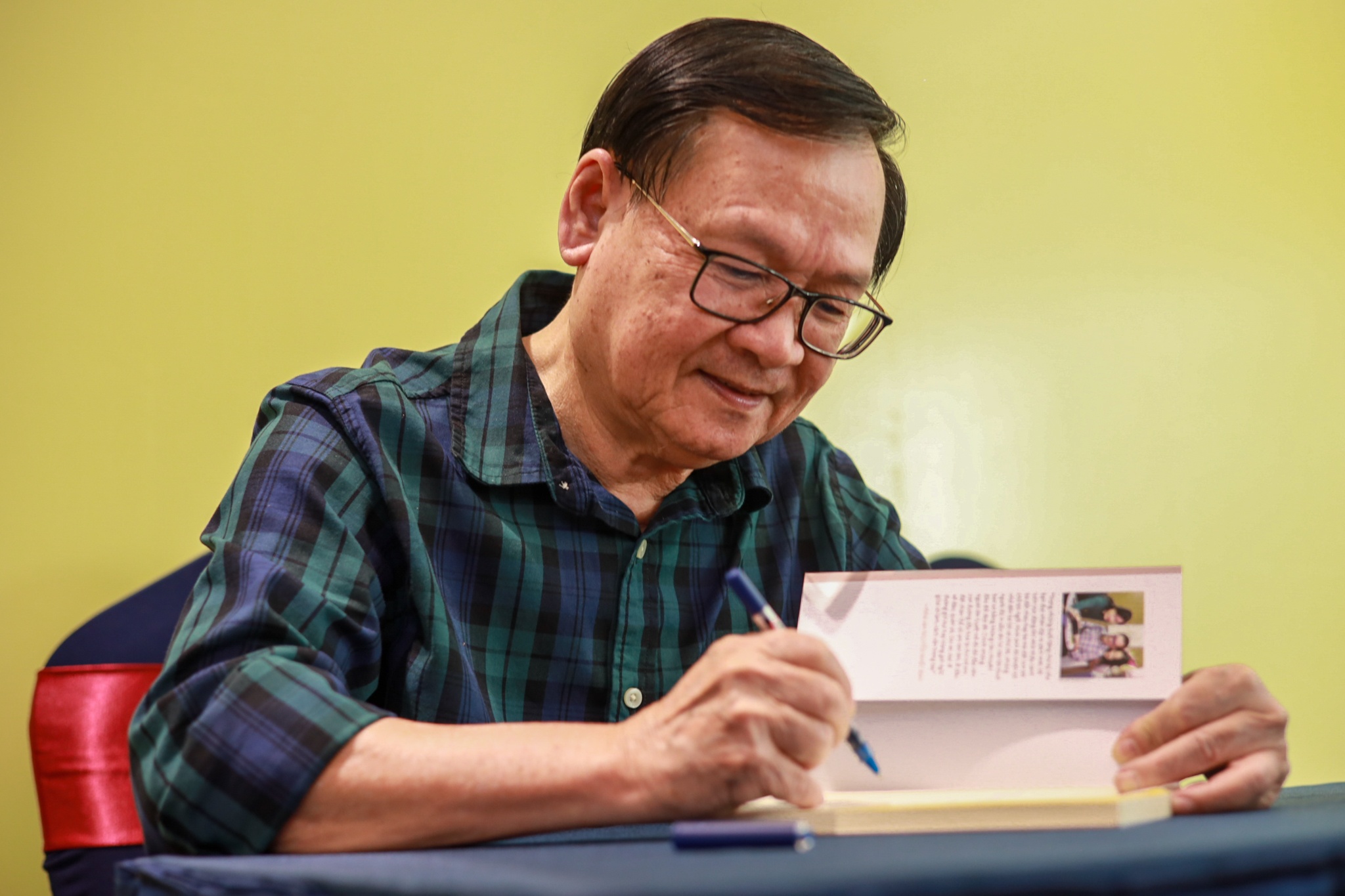 Tac gia cung to mo so phan nhan vat 'Toi thay hoa vang tren co xanh' hinh anh