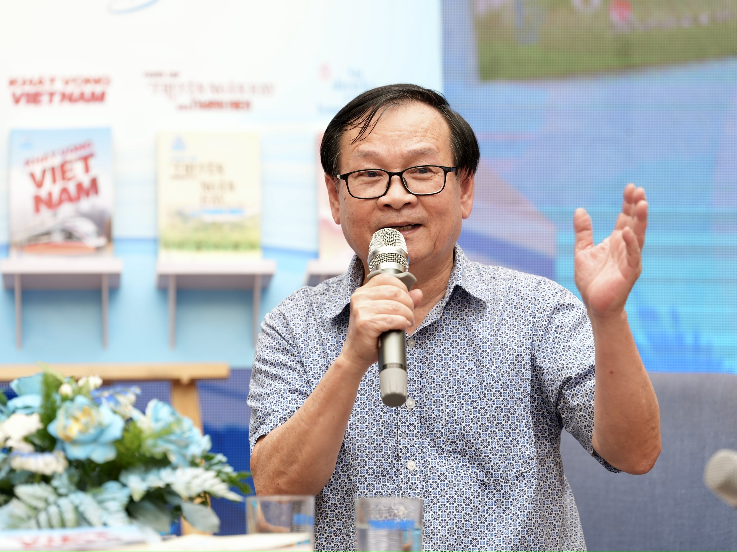 Nha van Nguyen Nhat Anh: ‘Ai cung co the la dai su van hoa doc’ hinh anh