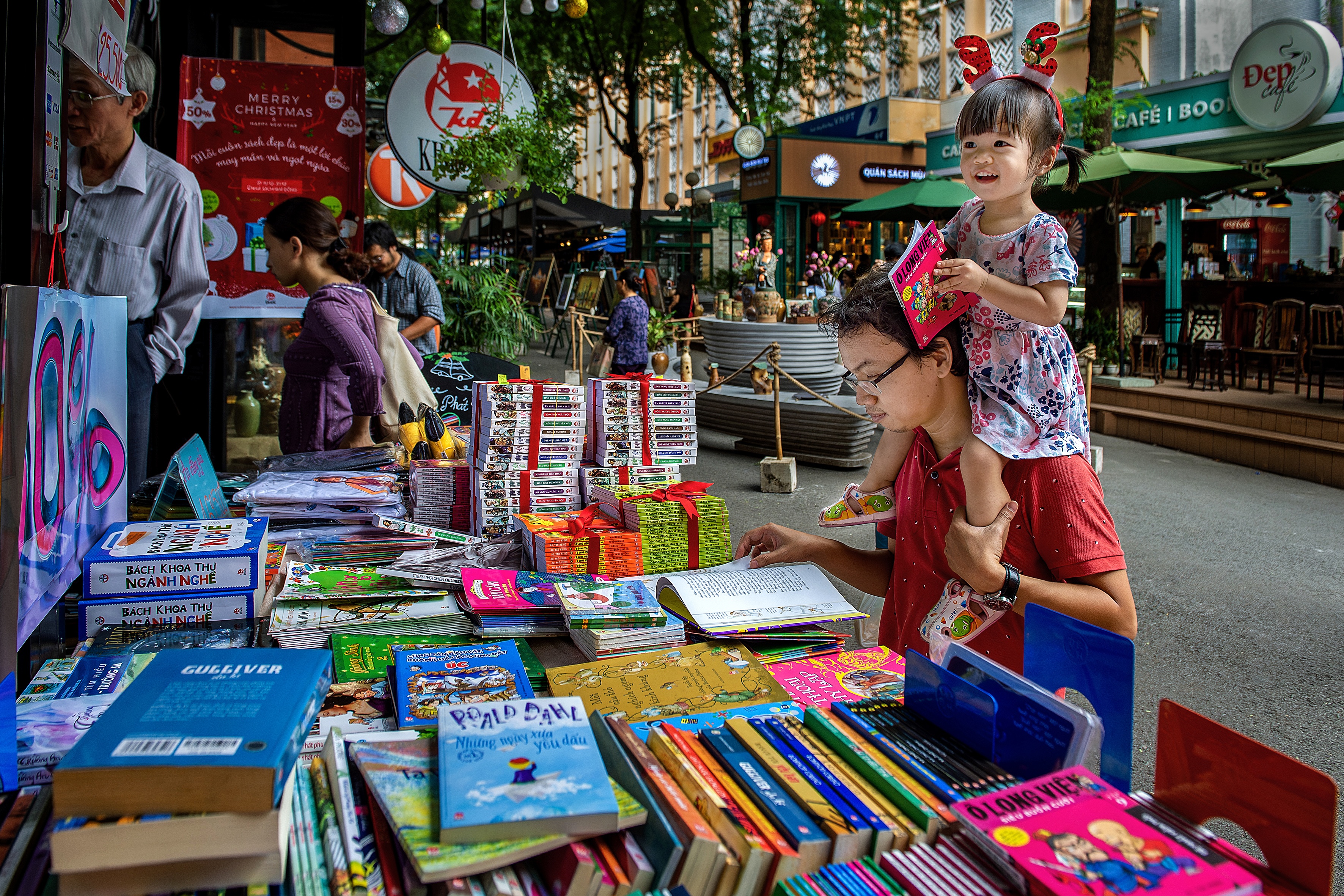 6,7 trieu ban sach, 3.000 su kien, 433 ty dong tu con duong gan 150 m hinh anh