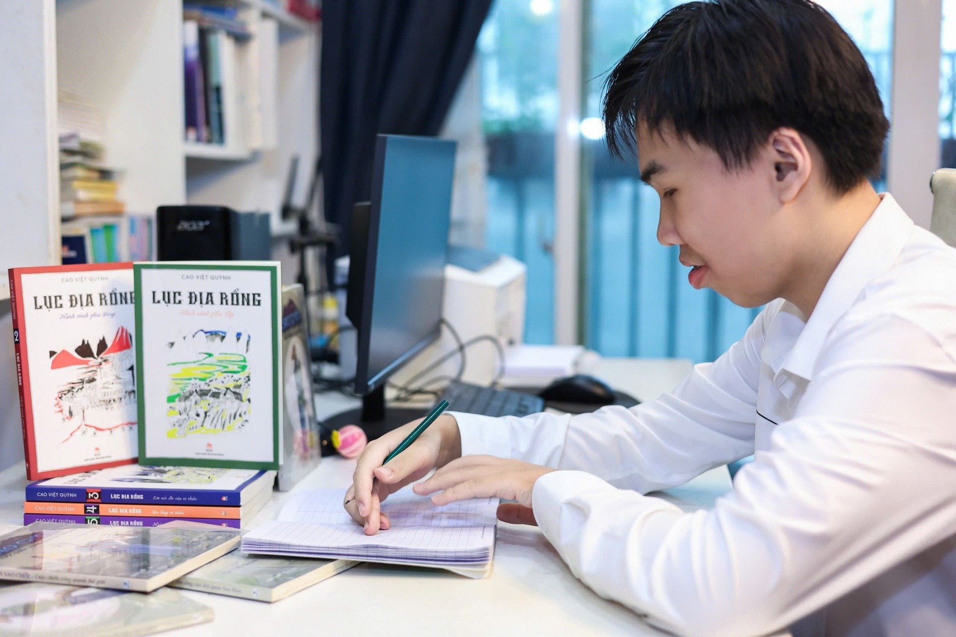 Nha van 17 tuoi nhan giai thuong Hoi Nha van TP.HCM hinh anh