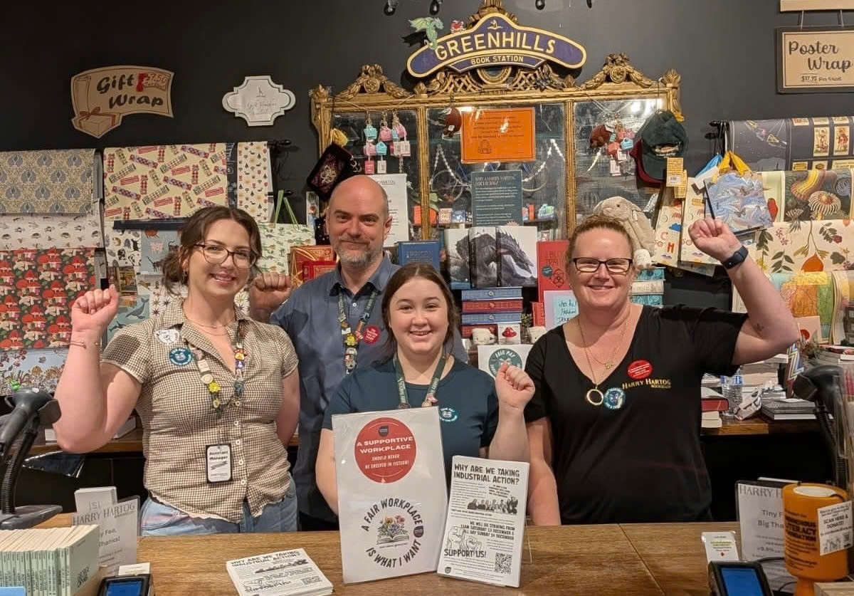 Luong thap, nhan vien cua chuoi nha sach hang dau Australia dinh cong hinh anh