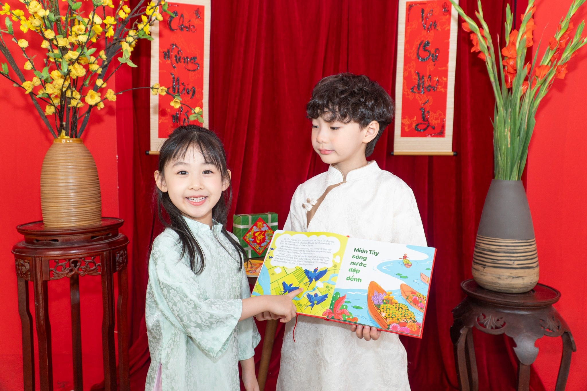 Mua xuan ve tren tung trang sach Tet 2026 hinh anh