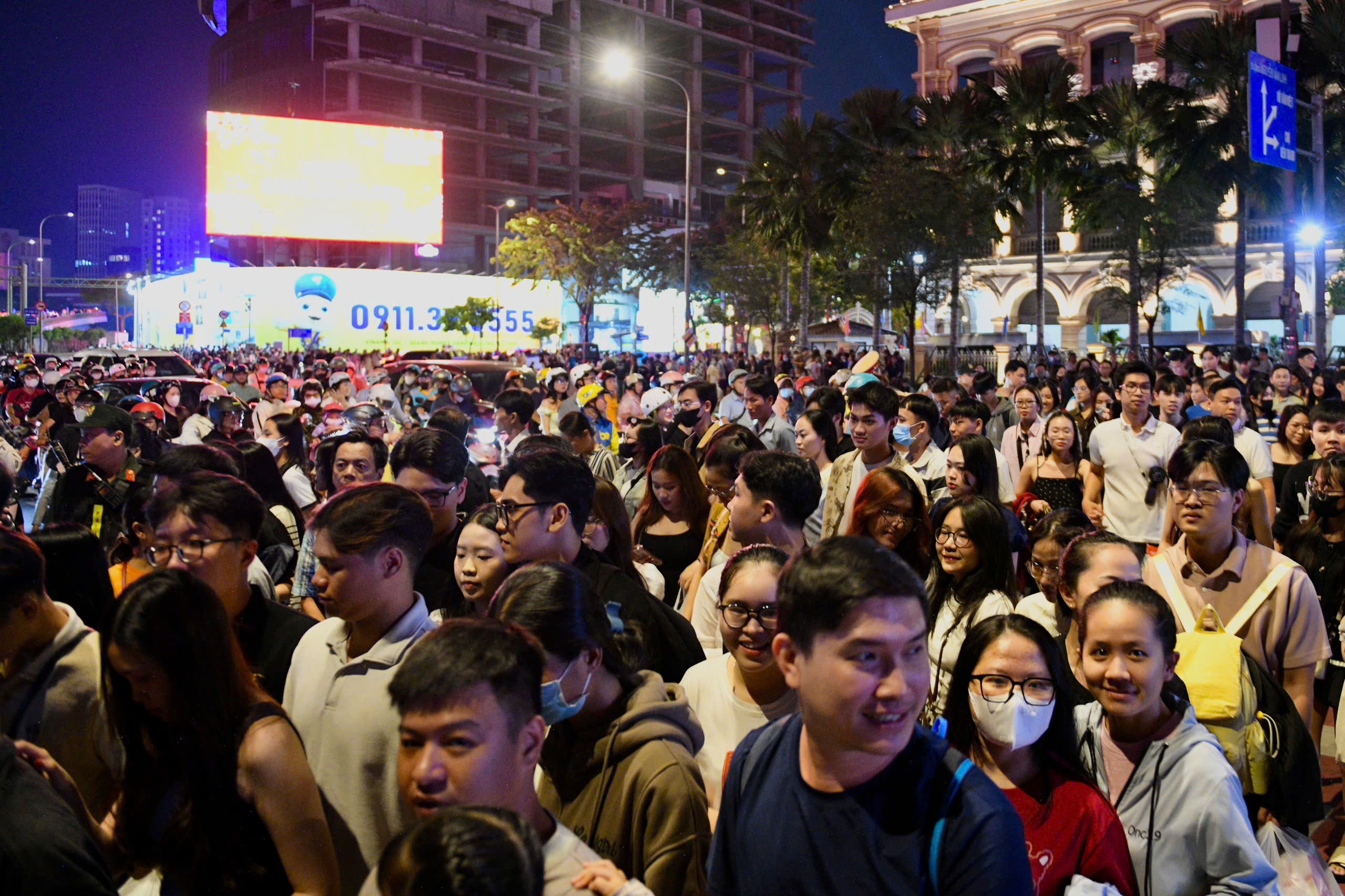 Xem ban phao hoa TP.HCm anh 6