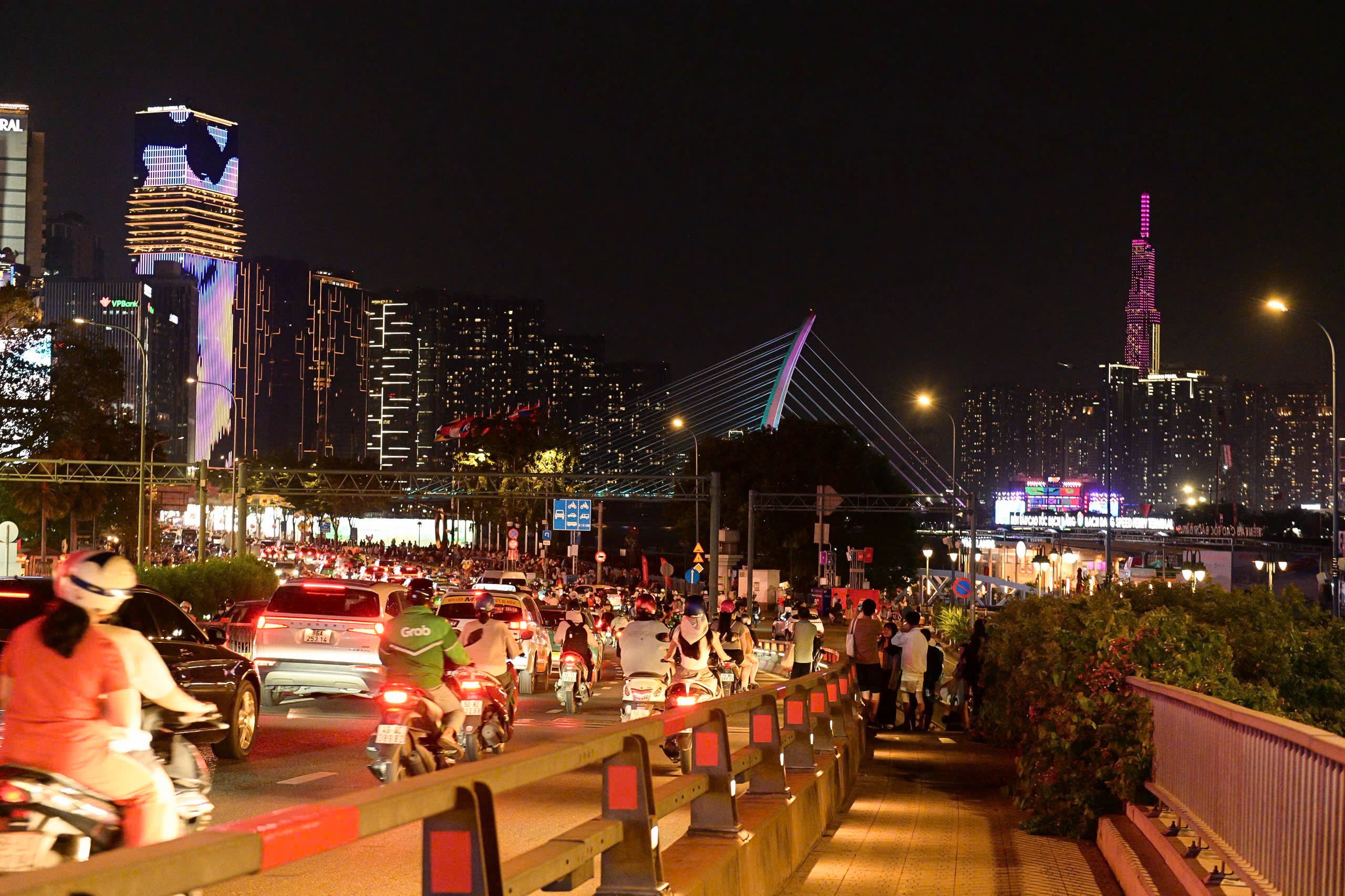 Xem ban phao hoa TP.HCm anh 4