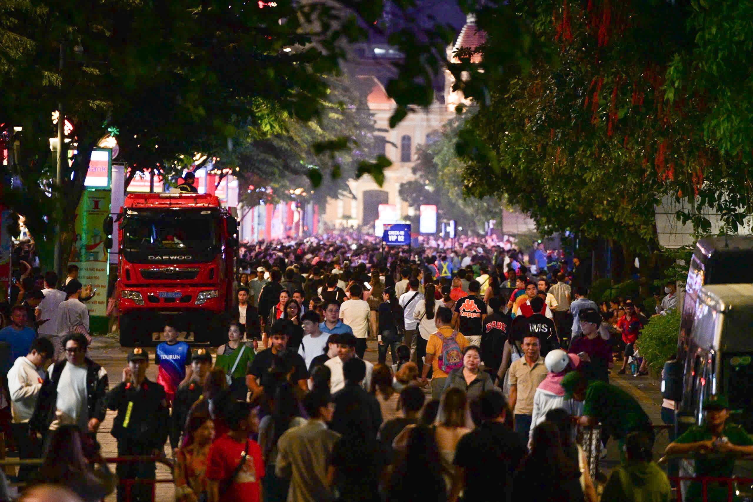 Xem ban phao hoa TP.HCm anh 13