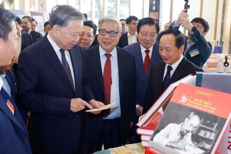 Xuat ban dong vai tro nong cot trong giao duc ve van hoa hinh anh